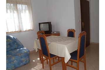 Chorwacja Privát Okrug Donji, Zewnątrz